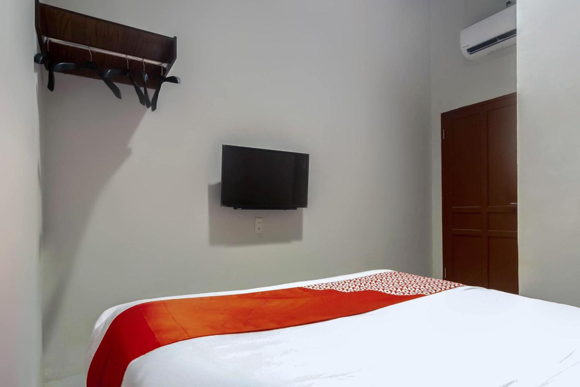 Super Oyo 2345 Homestay Jaya Medan Exterior photo