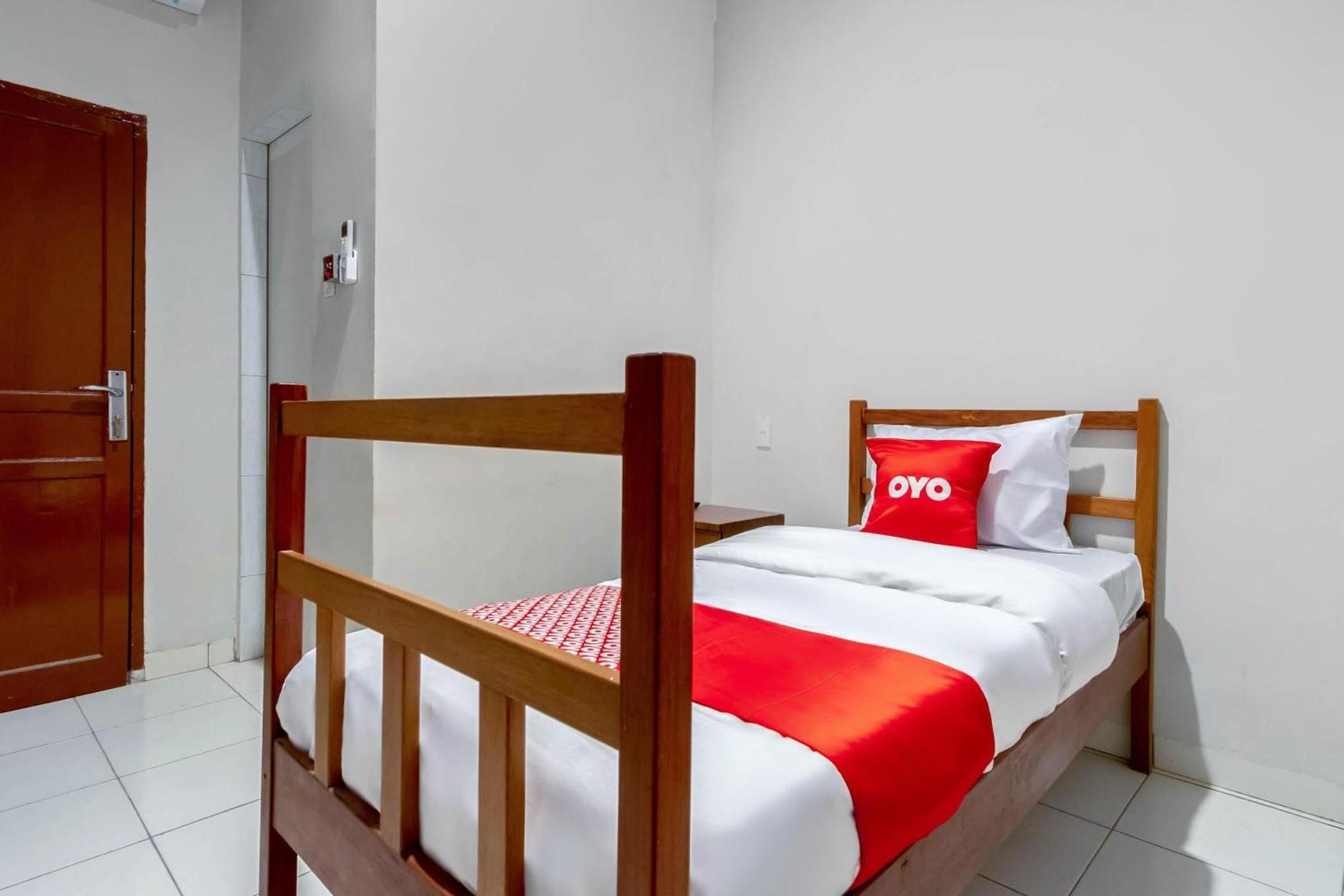 Super Oyo 2345 Homestay Jaya Medan Exterior photo